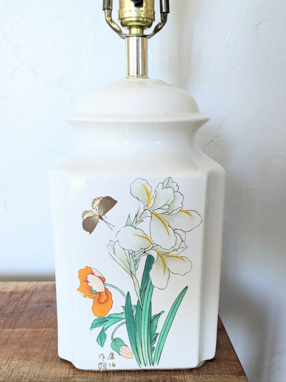 Vintage Cream Ceramic Table Lamp Floral Butterfly Design 23